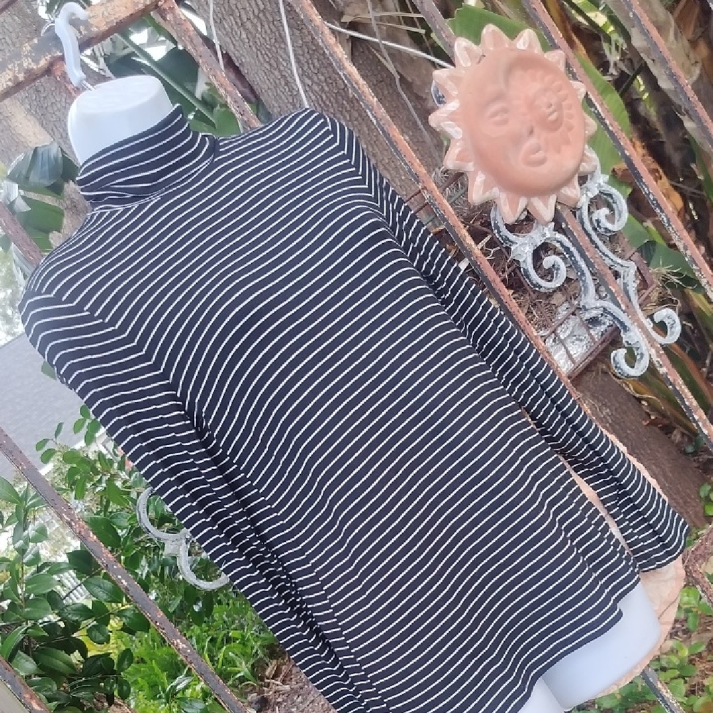 Gap Black And White Turtleneck Medium